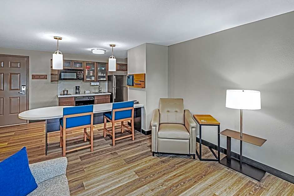 Candlewood Suites Topeka Hotel By IHG