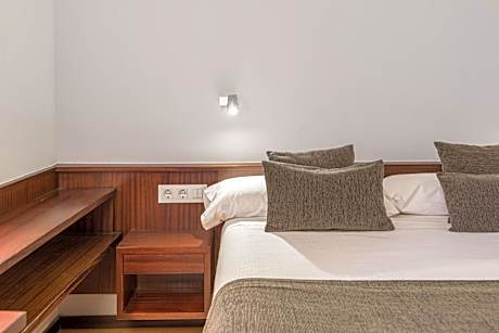 Double or Twin Room with Dalì Package