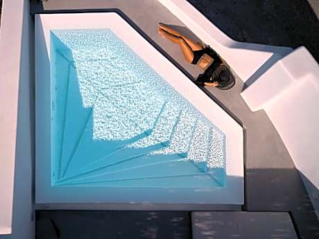 The Diamond Suite with Diamond Infinity Heated Private Pool