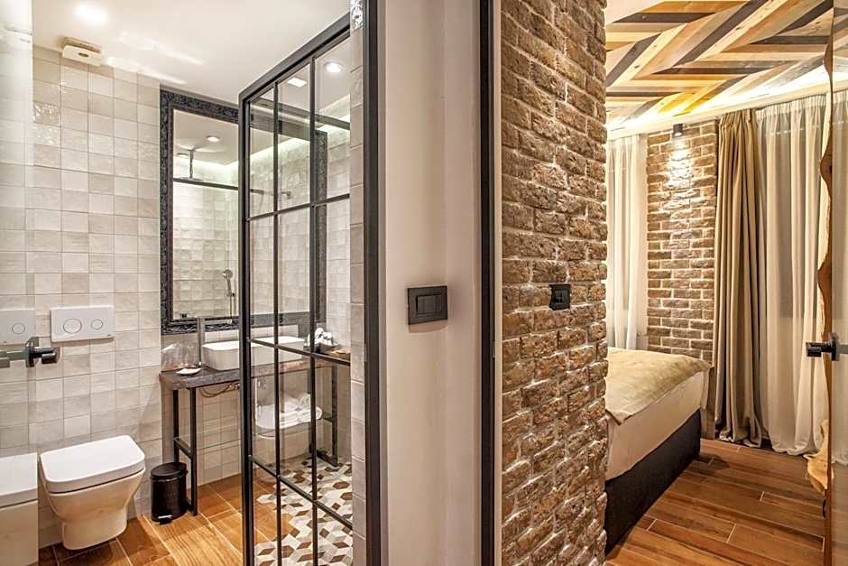 One Luxury Suites