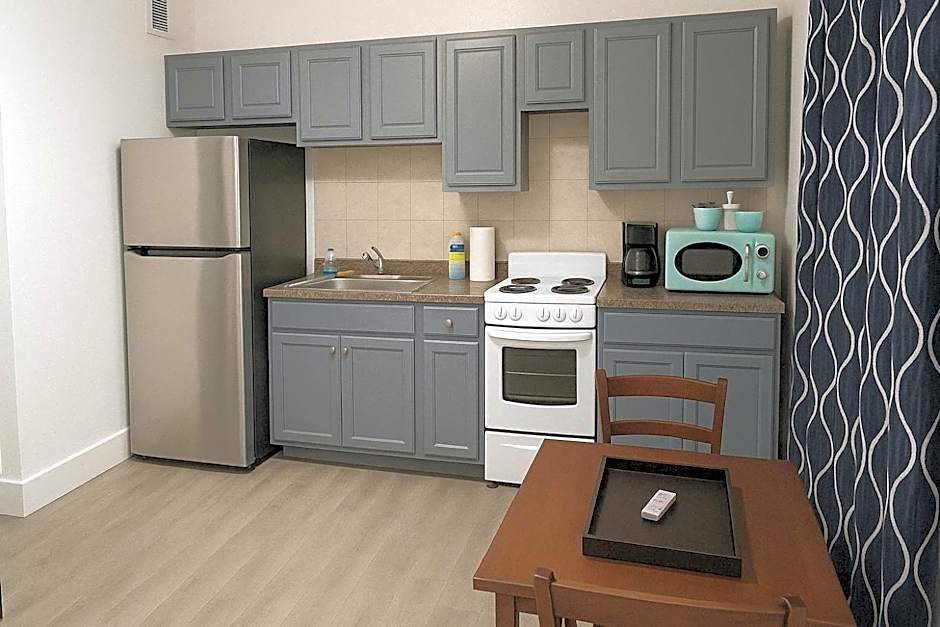 Daytona Shores Inn and Suites