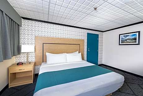 Queen Room - Non-Smoking