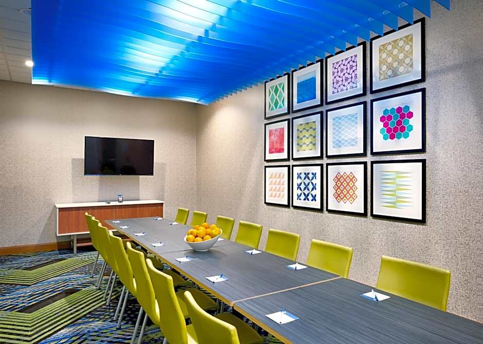 Holiday Inn Express & Suites Gainesville I-75 By IHG