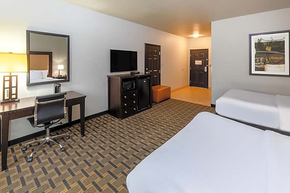 La Quinta Inn & Suites by Wyndham Mt. Pleasant