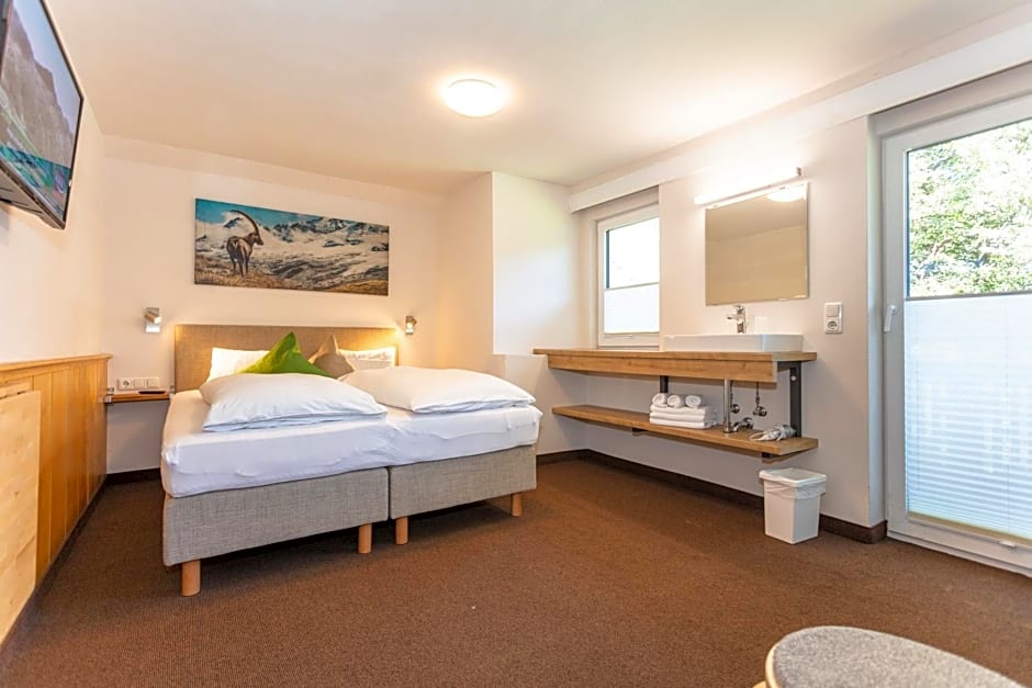 Bhome Gästehaus b&b / Apartments