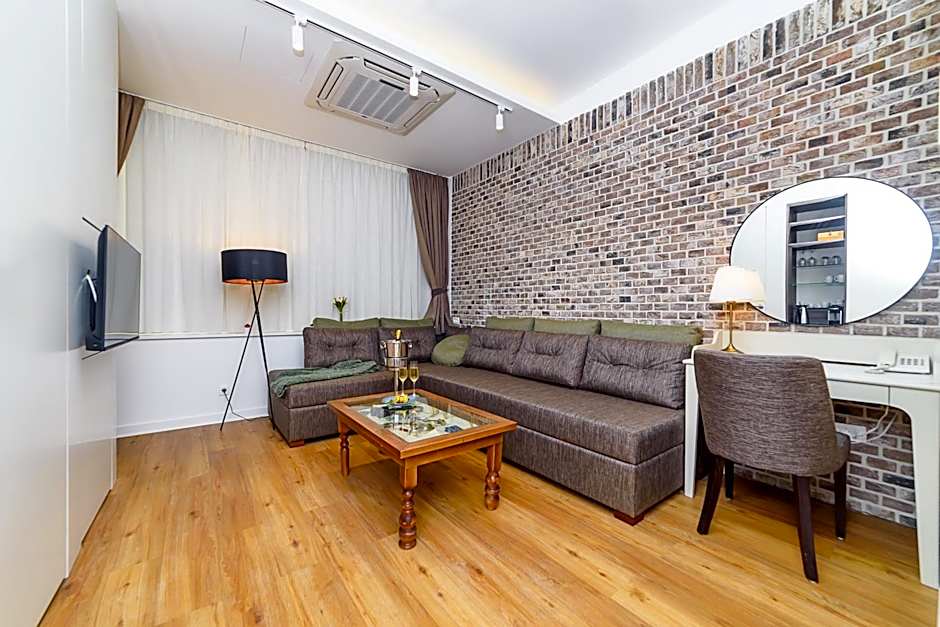 Belgrade Inn Garni Hotel