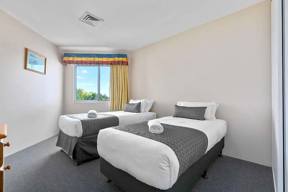 White Crest Apartments