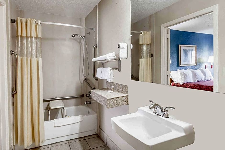 Days Inn By Wyndham Nashville North/Opryland Area