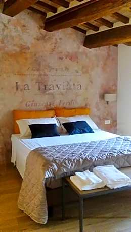 Deluxe King Room with One king Bed and One Single Bed - Non-Smoking