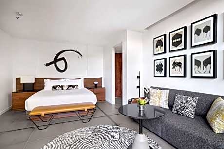 Deluxe King Suite