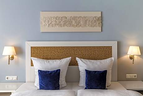 Family Room (2 Adults + 2 Children)