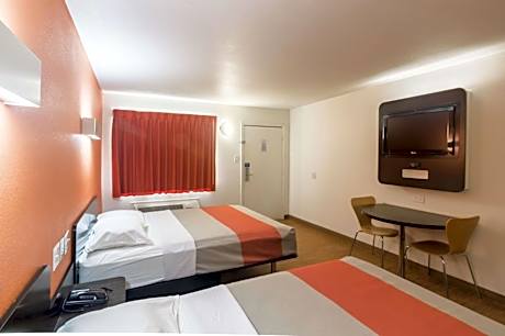 Queen Room with Two Queen Beds - Disability Access - Non-Smoking