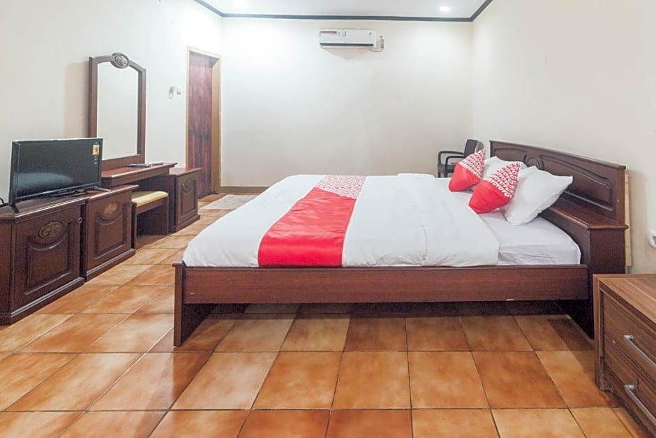 OYO 1688 Collin Beach Hotel