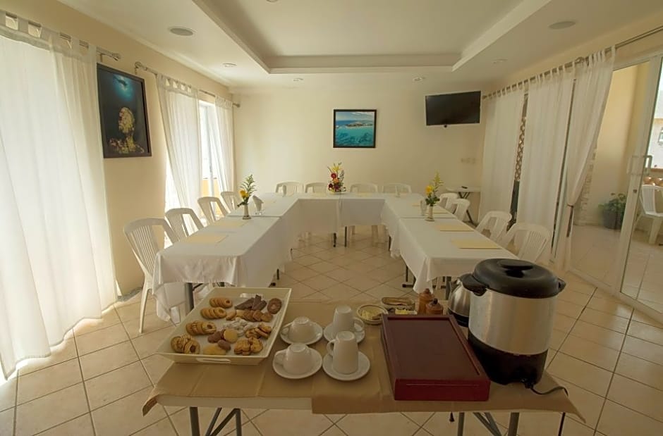 Hotel Bucaneros