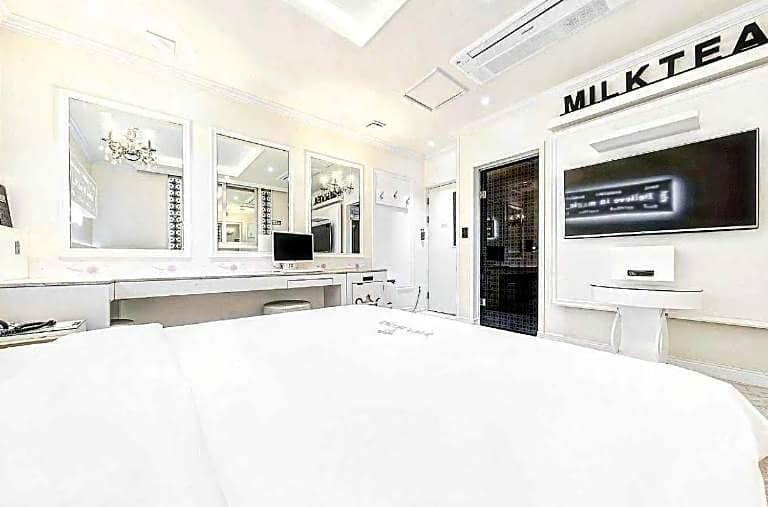 Zara Hotel Peace Square