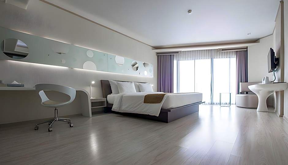 Pattaya Discovery Beach Hotel