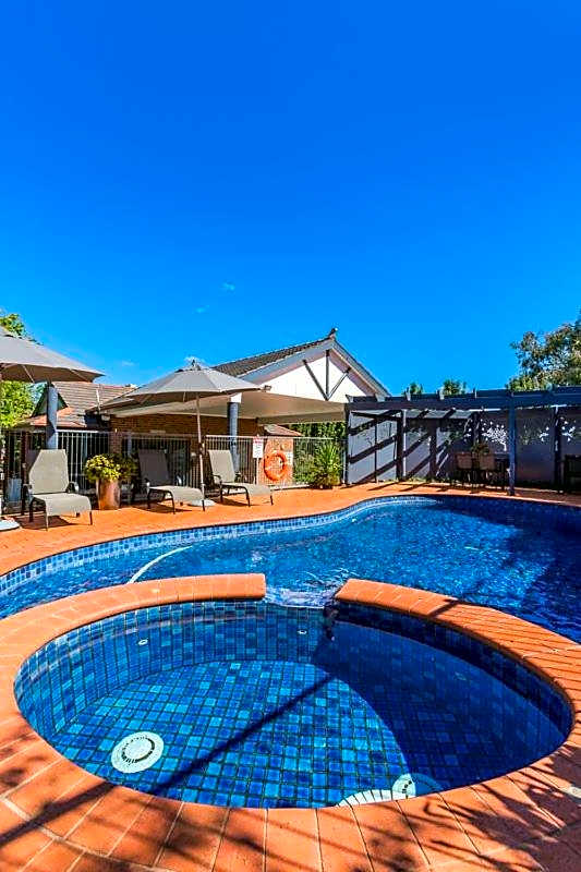 Blazing Stump Motel & Suites