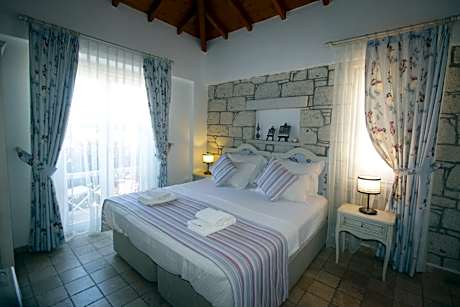 Deluxe Twin Room Type A