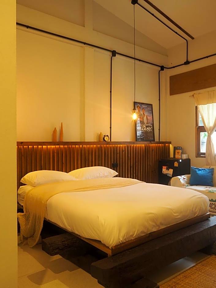 Photo 1 of 10 of Deluxe 1 Queen Bed