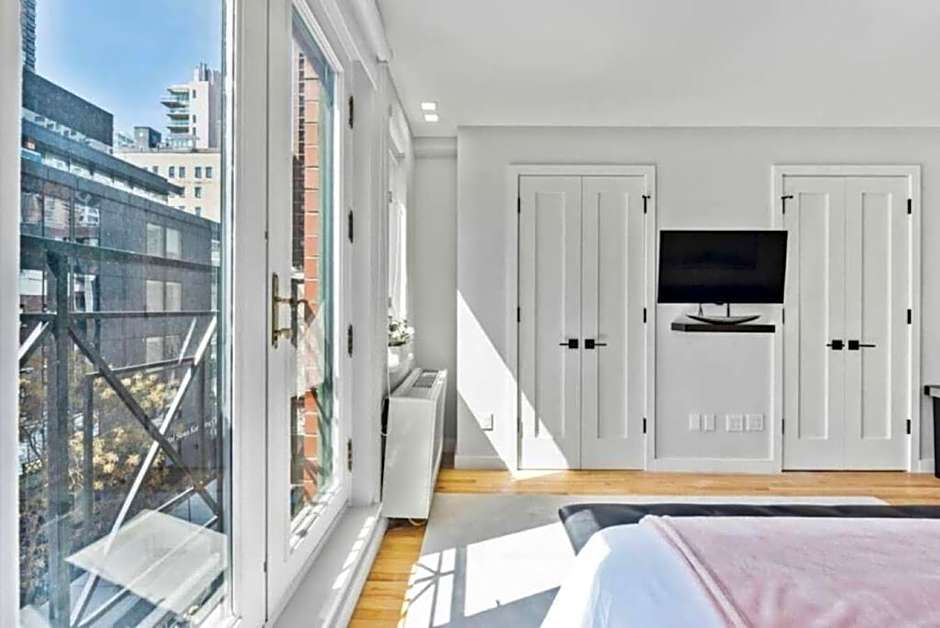 Luxe Studio with Charming Juliet Balcony