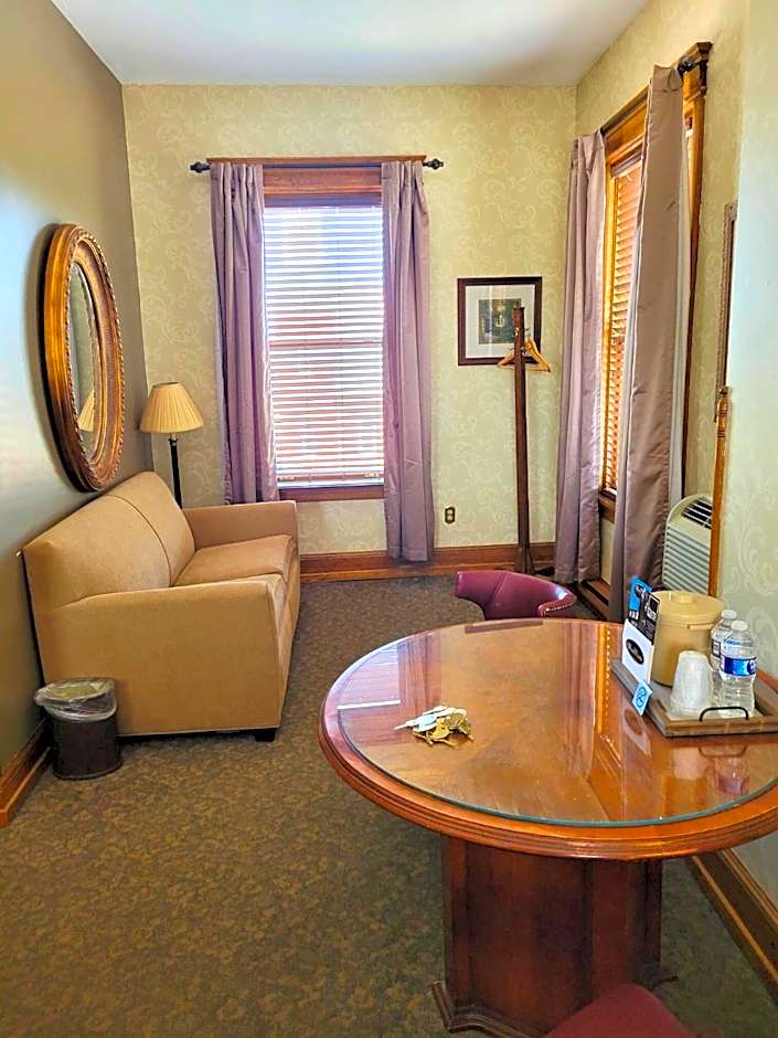 Altland House Inn & Suites