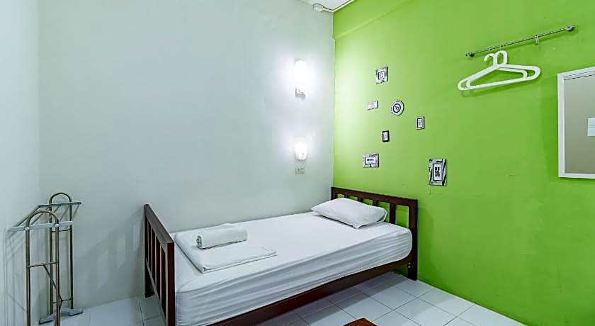 Sleep Dee Hostel