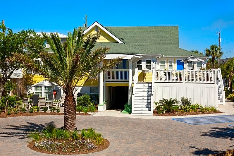 The Georgianne Inn & Suites