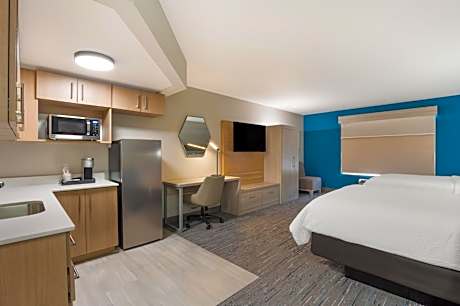Queen Suite with Two Queen Beds - Communications Accessible