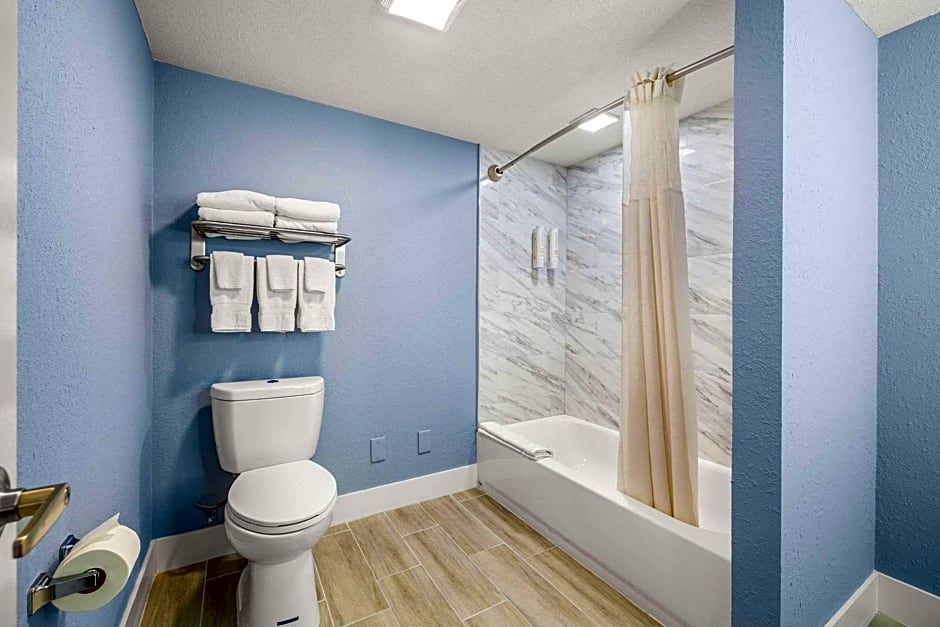 Clarion Pointe Tampa-Brandon Near Fairgrounds and Casino
