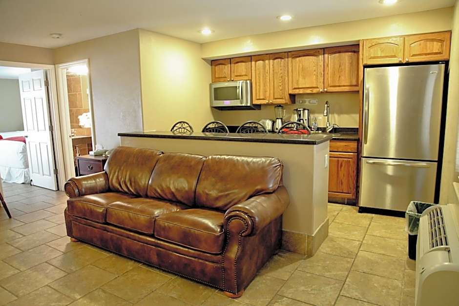 Lake Grassy Inn & Suites