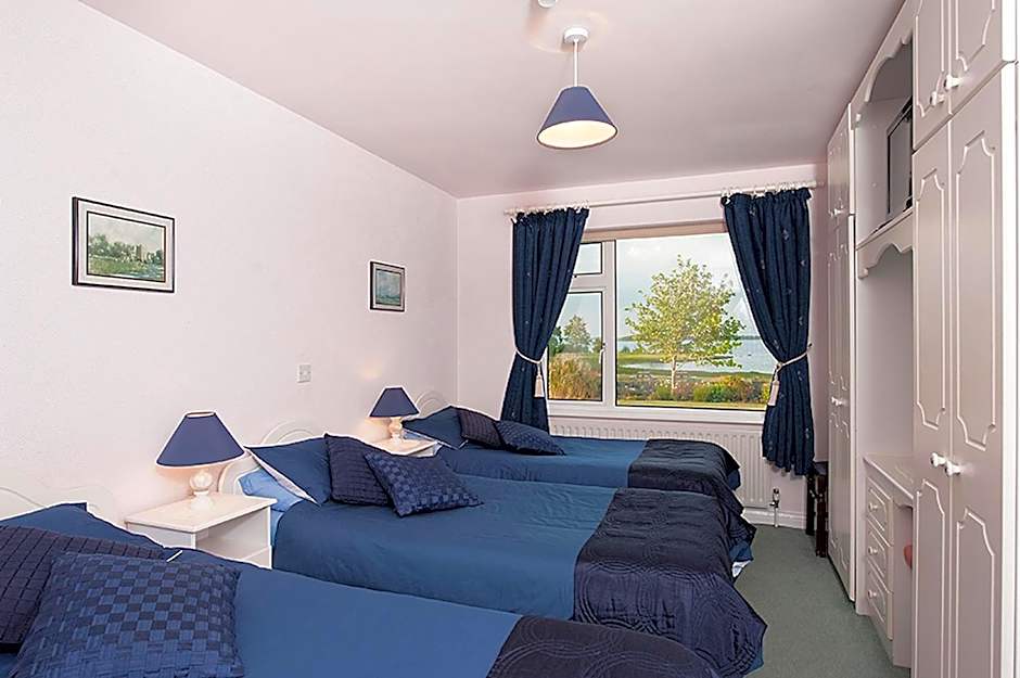 The Waterfront House Country Home