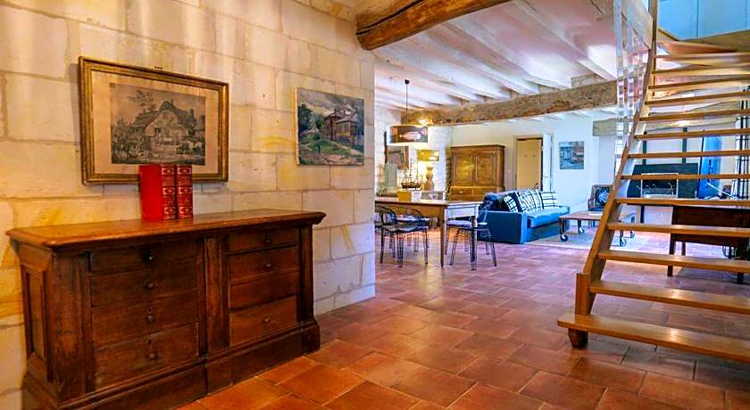 Le Chateau de Candes, sa Tour et ses Suites.