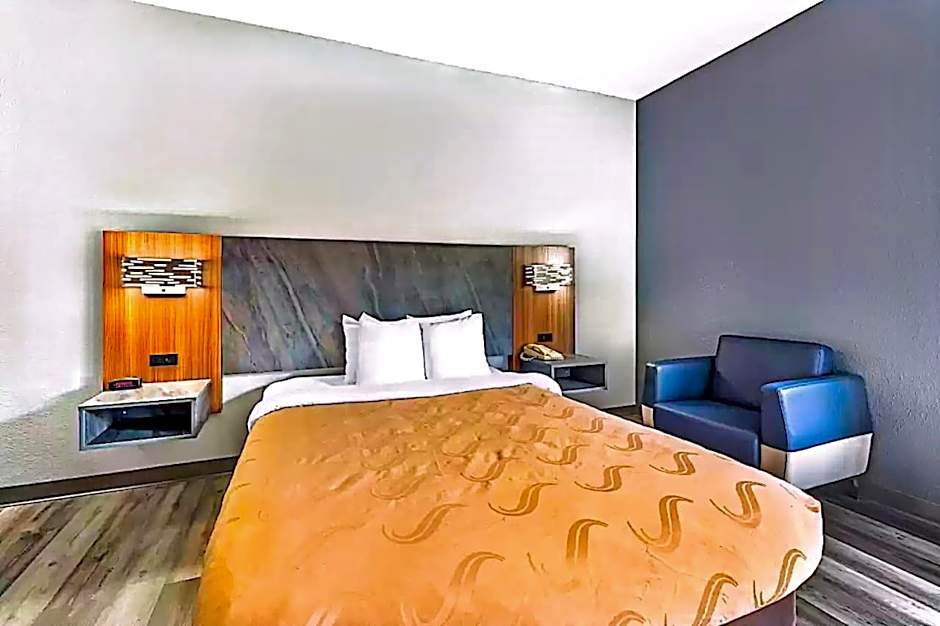Quality Inn & Suites Manhattan