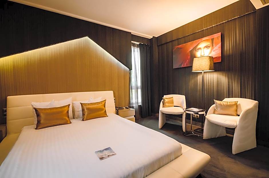 Plaza V Executive Hotel