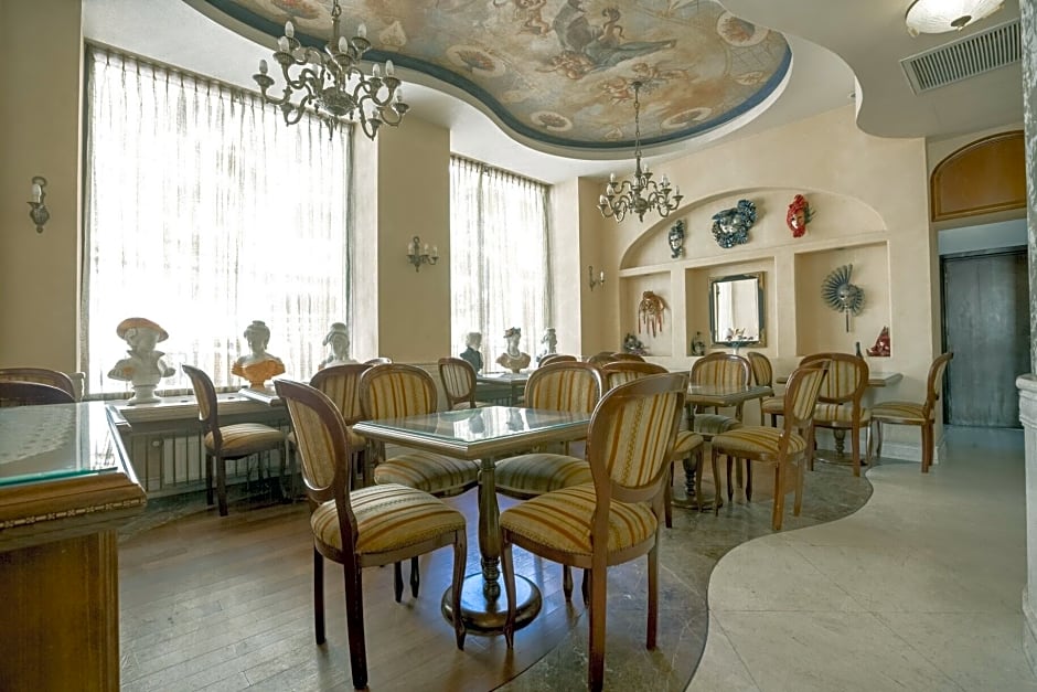 Hotel Venezia by ZEUS International