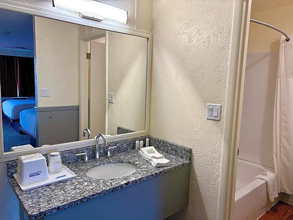 Americas Best Value Inn Wall
