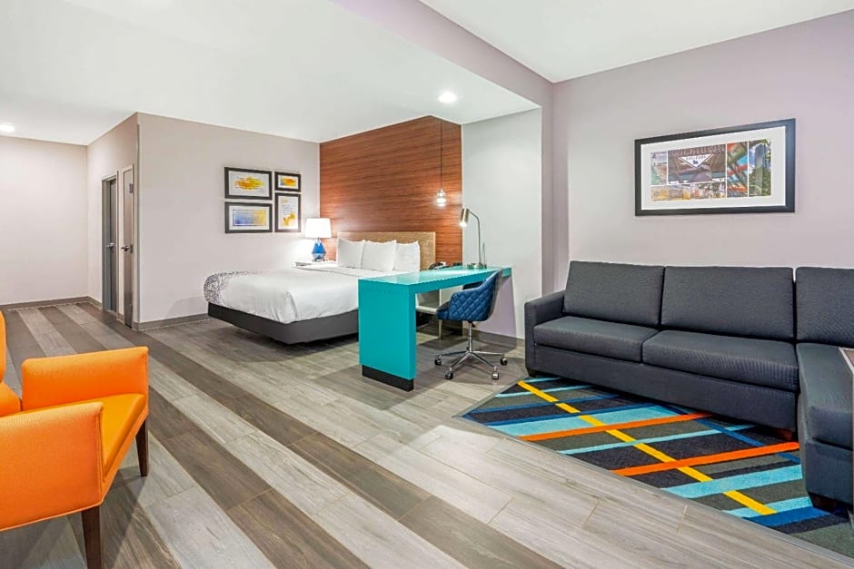 La Quinta Inn & Suites by Wyndham Oklahoma City Airport