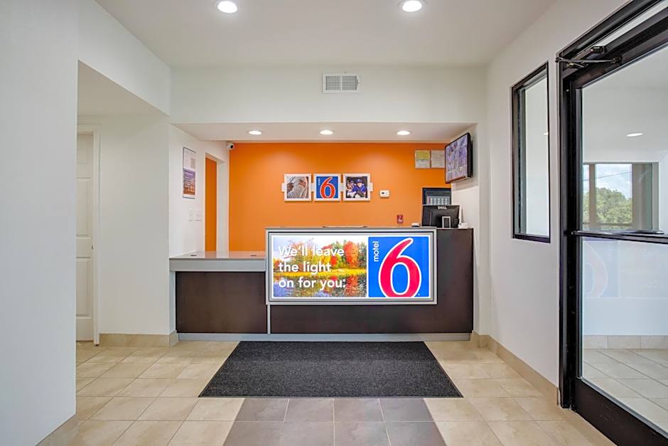 Motel 6-White House, TN