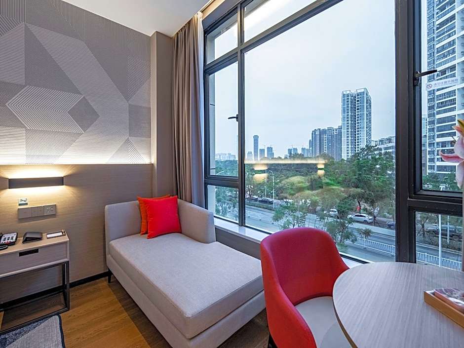 Borrman Hotel Guigang Macaojiang Park High-speed Railway Station