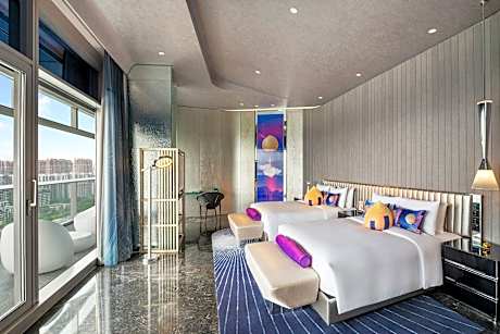 Wow Suite, 2 Bedroom Vice Presidential Suite, Bedroom 1: 1 King, Bedroom 2: 2 Queen, Lake view