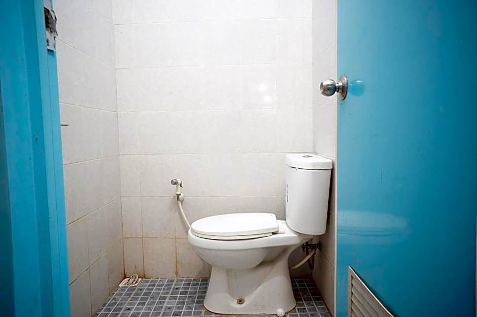 OYO Life 93382 Gajayana Kost Female Only Syariah