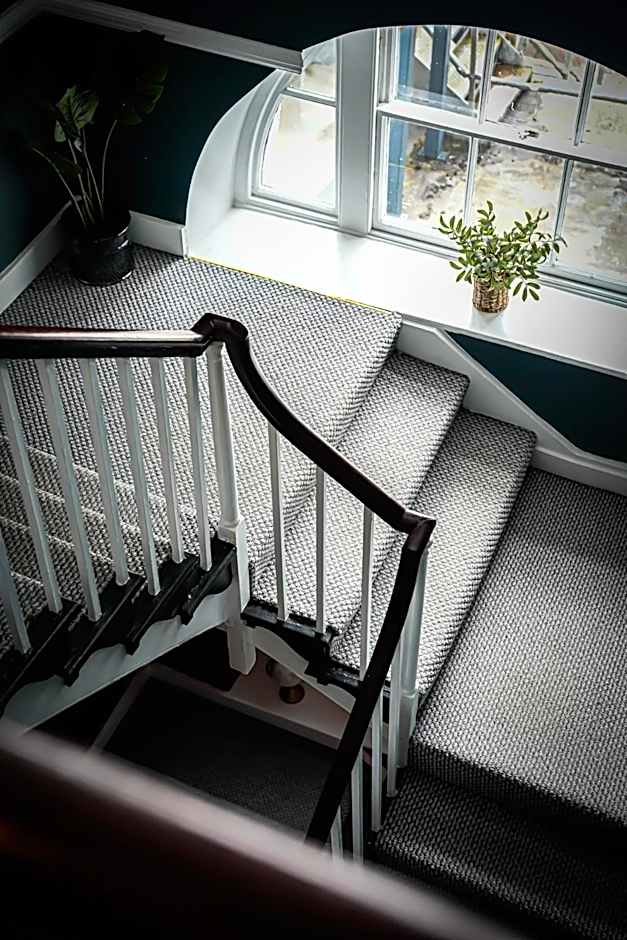 THE LORD NELSON HOTEL