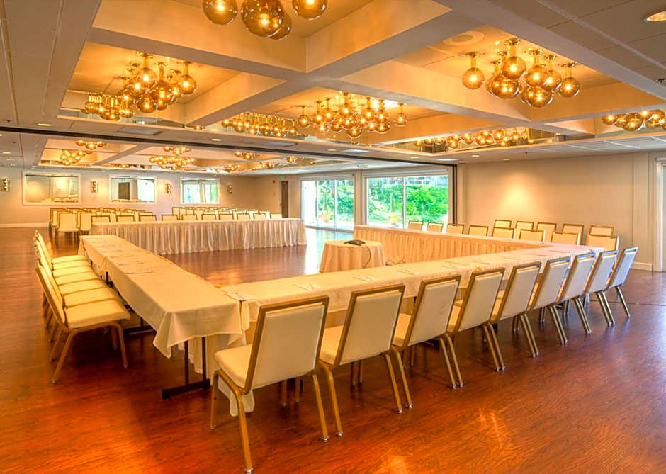 Ashland Hills Hotel & Suites