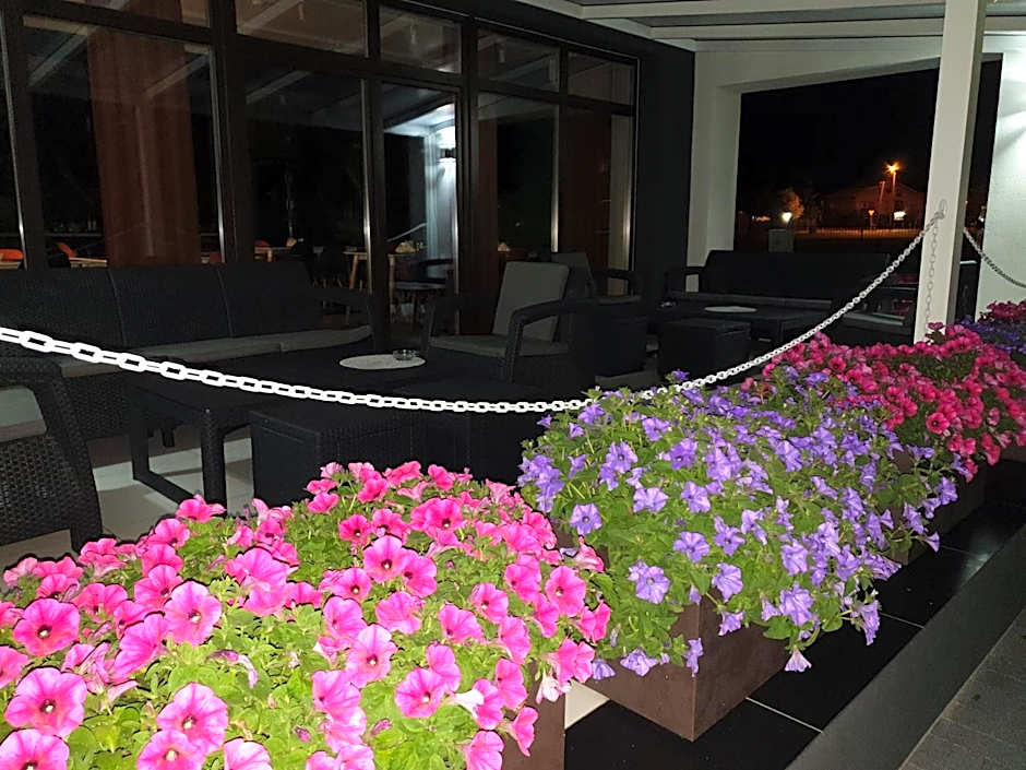 Kelman Inn Global Nowa Sól