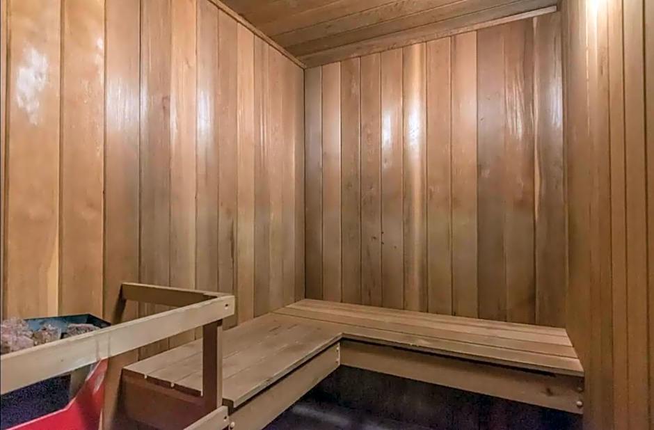 Magog Waterfront Condo