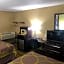 Super 8 by Wyndham Topeka/Wanamaker RD/I-70