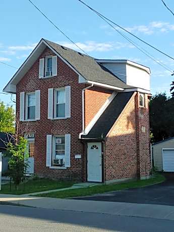 Cozy downtown one bedroom free parking