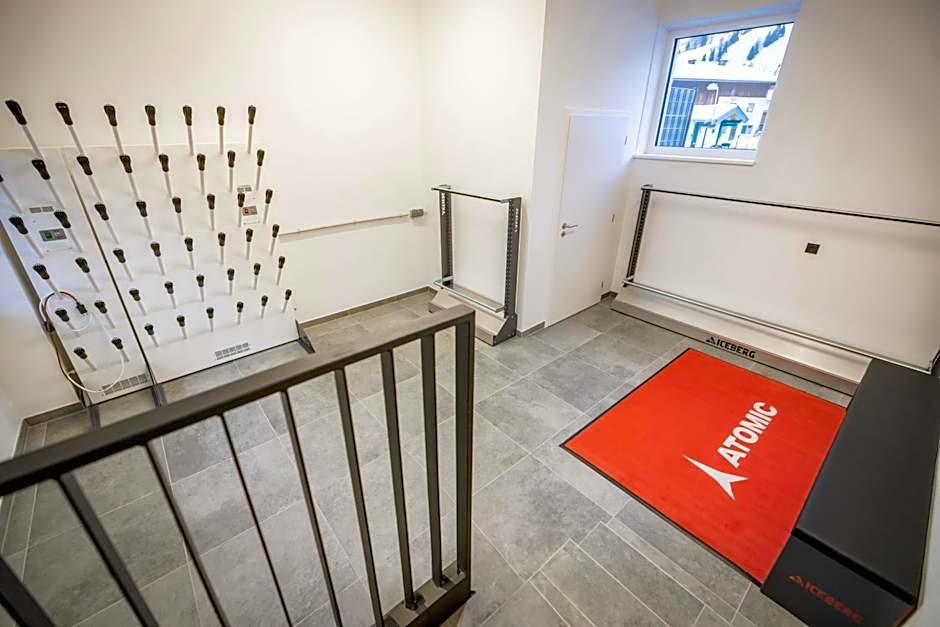 RIVERSIDE RAURIS APARTMENTS