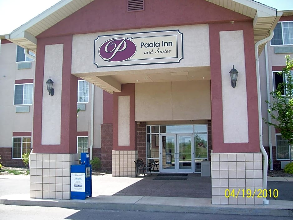 Paola Inn And Suites