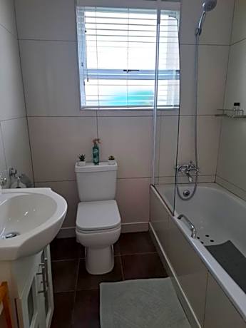 Deluxe Queen Suite